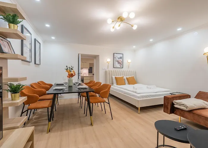Luxury & Quiet Central Apartment Near Newyorkcafe